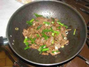 Блюдо вок является для многих истинной сущностью китайской или тайской кухни